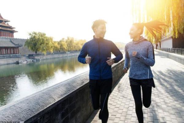 体育培训机构一年收费大概多少？